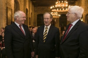 Landesbischof Dr. Friedrich Weber, Braunschweigs Oberbürgermeister Dr. Gert Hoffmann und Braunschweigs Ehrenbürger Gerhard Glogowski. Foto: Peter Sierigk