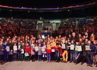 Das Gymnasium Salzgitter-Bad wurde in der Volkswagen Halle Braunschweig als teilnehmerstärkste Schule am Leichtathletik-Mehrkampfcup ausgezeichnet. Foto: STIFTUNG NORD/LB • ÖFFENTLICHE