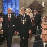 Professor Ferdinand Piëch und Dr. Gert Hoffmann betreten die Dornse. Foto: Peter Sierigk