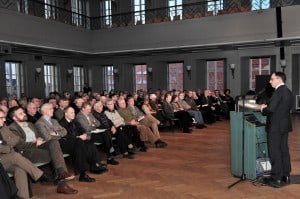 Tobias Henkel stellt den historischen Städteatlas für Braunschweig im Haus der Wissenschaft vor. Foto: Andreas Greiner-Napp