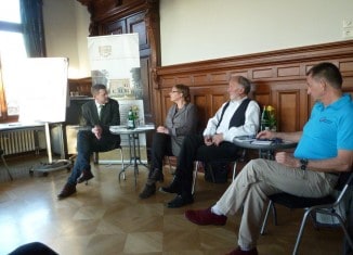 Diskutierten im Haus der Braunschweigischen Stiftungen (von links): Moderator Dr. Ulrich Brömmling, Marlies Grebe (Heimat- und Geschichtsverein für Landkreis und Stadt Holzminden e.V.), Hans-Werner Kalkmann (Kunstverein Bad Salzdetfurth e.V.) und Heino Grewe-Ibert (Triathlon Verband Niedersachsen e.V.). Foto: Haus der Braunschweigischen Stiftungen