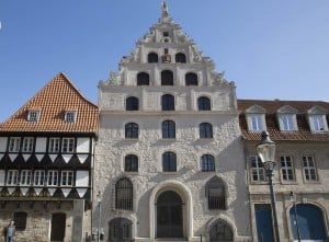 Gewandhaus Westseite, Platz an der Martinikirche. Foto: Peter Sierigk