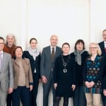 Die Bündnispartner von „Kunst auf Lager“ (v.l.n.r.): Christine Neuhaus (Bereichsleiterin Förderungen und Programmleiterin Kunst und Kultur der ZEIT-Stiftung Ebelin und Gerd Bucerius), Dr. Sebastian Giesen (Geschäftsführer der Hermann Reemtsma Stiftung), Dr. Martin Hoernes (stellvertretender Generalsekretär der Kulturstiftung der Länder und Geschäftsführer des Freundeskreises der Stiftung), Isabel Pfeiffer-Poensgen (Generalsekretärin der Kulturstiftung der Länder), Dr. Monika Bachtler (Geschäftsführendes Kuratoriumsmitglied der Rudolf-August Oetker Stiftung), Dr. Sybille Wüstemann (Leitung Pressearbeit und Veranstaltungsmanagement der Gerda Henkel Stiftung), Philip Kurz (Geschäftsführer der Wüstenrot Stiftung), Frauke Hamann (Bereichsleiterin Kommunikation der Zeit-Stiftung Ebelin und Gerd Bucerius), Carolin Vogel (Projektleiterin der Hermann Reemtsma Stiftung), Dr. Adelheid Wessler (Förderreferentin der VolkswagenStiftung), Bernd Assert (Richard Borek Stiftung), Martina Fragge (Leitung Kommunikation der Niedersächsischen Sparkassenstiftung / VGH-Stiftung), Joachim Werren (Generalsekretär der Stiftung Niedersachsen). Foto: Bündnis „Kunst auf Lager“.