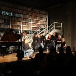 WORTMUSEUM-Schau: Vergessene Worte treffen auf Klavier. Jan-Heie Erchinger und Kathrin Reinhardt präsentierten gemeinsam mit Schülern eine Schau aus Musik, Sprache und Schauspiel (Tastentaumel 2012). Foto: Stefan Koppelmann