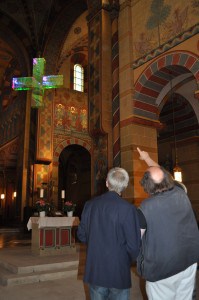 Ludger Hinse gibt letzte Korrekturen vor. Foto: Ralph-Herbert Meyer