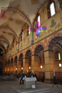 So wird das Lichtkreuz bis zum 9. Juni im Kaiserdom Königslutter zu sehen sein. Foto: Ralph-Herbert Meyer