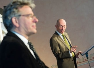 Andreas Döring (rechts) liest die Briefe von Rudolf Jahns. Foto: Theater Zeitraum