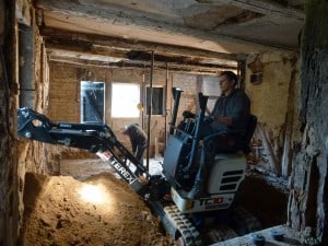 Der Boden im Haus wurde ausgekoffert, um eine Betonsohle gießen zu können. Foto: Bürgerschaft Riddagshausen