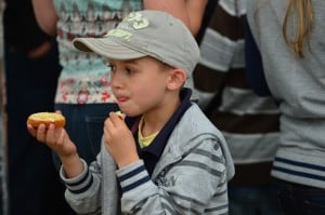 Lecker: Weißbrot, Butter und ganz frischer Honig. Foto: Andreas Greiner-Napp