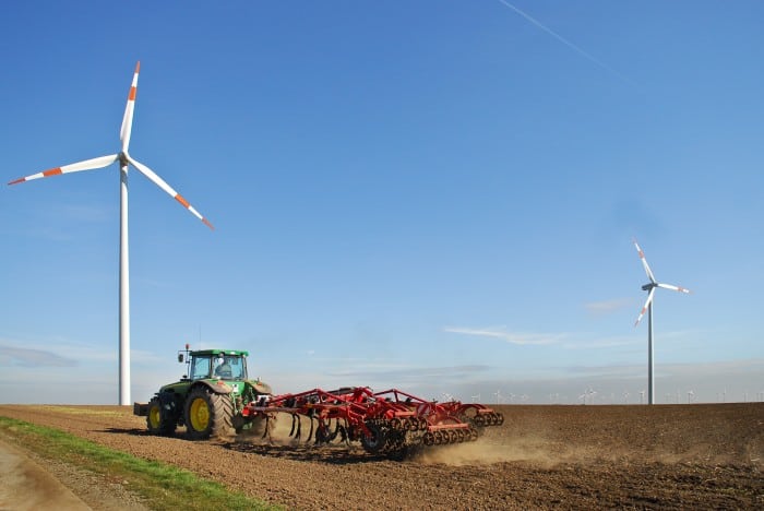 Das passt zusammen: Landwirtschaft und Windenergie. Foto: Andreas Greiner-Napp
