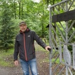 Holger Schnitt, Diplom-Geograph bei der Stadt, lädt zum Besuch des Arboretums ein. Foto: Peter Sierigk
