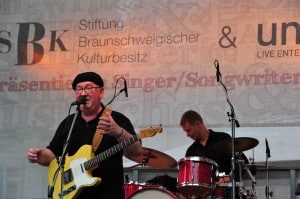 Die Bühne am Magnitor, auf der Singer und Songwriter aus der Umgebung auftreten, wird von der SBK gefördert. Foto: Andreas Greiner-Napp