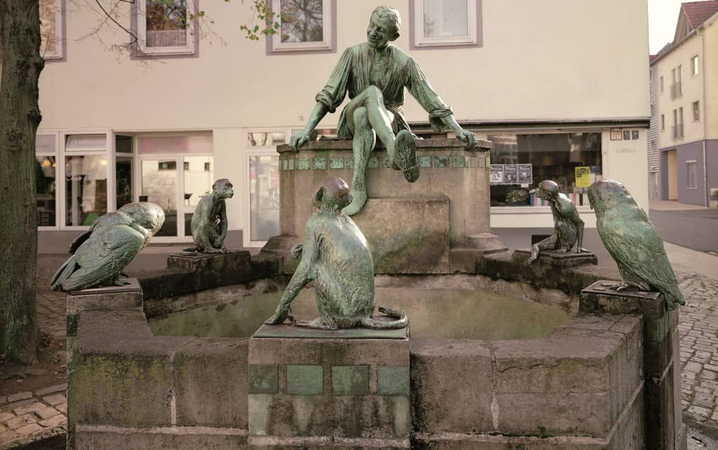 Eulen­spie­gel­brunnen ins rechte Licht gerückt