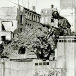 Der Eulenspiegelbrunnen im zerstörten Braunschweig 1945: Foto: Stadtarchiv.