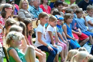 Die Kinder sahen gespannt zu. Foto: Andreas Greiner-Napp