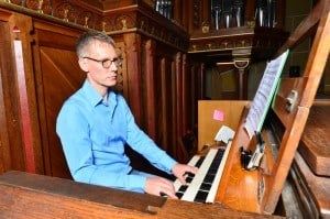 Prof. Dr. Andreas Sieling (Berlin) an der Orgel im Kaiserdom. Foto: Stiftung Braunschweigischer Kulturbesitz/Andreas Greiner-Napp