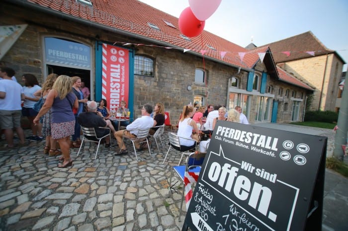 Der „Pferdestall“ in Helmstedt ist ein beliebter Treffpunkt für Kunst, Musik und Gespräche. Foto: Nico Jäkel