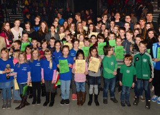 120 junge Sportlerinnen und Sportler wurden im Rahmen des „Feuerwerks der Turnkunst“ für ihre Leistungen beim „Mehrkampfcup Braunschweiger Land“ in der Volkswagen Halle geehrt. Foto: Andreas Greiner-Napp