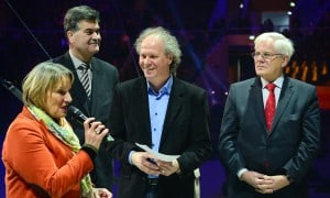 Rita Girschikowsky (Präsidentin Niedersächsischer Leichtathletik-Verband), Axel Richter und Gerhard Glogowski (beide von der Braunschweigischen Stiftung/von links) im Gespräch mit Moderator Clemens Löcke (Bildmitte). Foto: Andreas Greiner-Napp