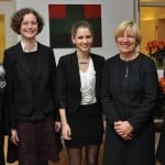 Andrea Naumann (Richard Borek Stiftung), Dompredigerin Cornelia Götz, Künstlerin Chiara Novak, Petra Gottsand (Leiterin des Hospiz), Erika Borek (Vorstandsvorsitzende der Stiftung) beim Empfang (von links). Foto: Anke Meyer