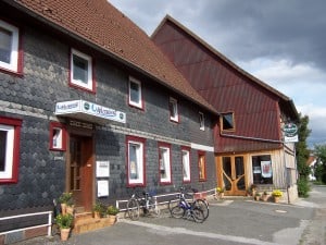 In dem alten Dorfgasthof ist heute die Weltbühne Heckenbeck. Foto: Veranstalter