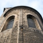 Die Eisenkugel steckt in der nach Osten gewandten Seite des Doms. Foto: Peter Sierigk