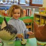 Die Masken wurden von den Kindern selbst gebastelt. Foto: Anke Meyer