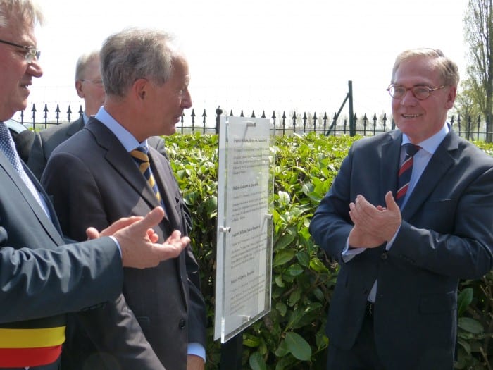 Der Botschafter der Bundesrepublik Deutschland beim Königreich Belgien, Dr. Eckart Cuntz (rechts) und der Präsident der Stiftung Braunschweigischer Kulturbesitz, Dr. Gert Hoffmann, während der Einweihung des Waterloo-Denkmals zu Ehren des „Schwarzen Herzogs“ Friedrich Wilhelm. Foto privat