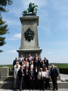 Die Reisegruppe vor dem Denkmal. Foto privat