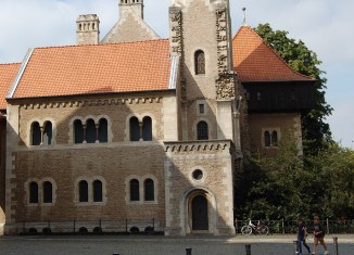 Die Abrisskante an der Burg. Foto: Thomas Ostwald