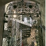 Das schmiedeeiserne Tor zur Krypta. Foto: Peter Sierigk