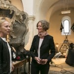 Während der Dreharbeiten (im Vordergrund Erika Borek und Dompredigerin Cornelia Götz). Foto: Peter Sierigk