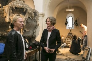 Während der Dreharbeiten (im Vordergrund Erika Borek und Dompredigerin Cornelia Götz). Foto: Peter Sierigk