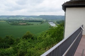 Blick von der Schlossterrasse auf die Weser. Foto: Die Braunschweigische Stiftung