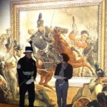 Die Besucher gingen auch in die Ausstellung „Wann ist ein Held ein Held“ im Landesmuseum. Foto: Richard Borek Stiftung