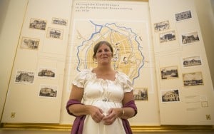 Gästeführerin Elke Frobese wird in der Rolle der Marie mehrfach durch die Ausstellung führen. Foto: Peter Sierigk