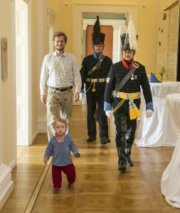 Mitglieder des Vereins Herzoglich Braunschweigisches Feldcorps begleiteten die Ausstellungseröffnung. Foto: Peter Sierigk