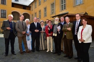 Die Gruppe mit Sachsen-Anhalts Ministerpräsident Dr. Reiner Haseloff, SBK-Präsident Dr. Gert Hoffmann und Prof. Dr. h.c. Gerd Biegel, Vorsitzender des Vereins Rettung Schloss Blankenburg, vor Beginn des Rundgangs. Foto: Andreas Greiner-Napp