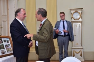 Sachsen-Anhalts Ministerpräsident Dr. Reiner Haseloff und SBK-Präsident Dr. Gert Hoffmann im Gespräch. Foto: Andreas Greiner-Napp