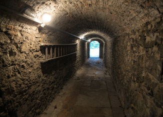 Gedeckter Wehrgang von der Echternstraße zum Neustadtmühlengraben. Foto: Peter Sierigk