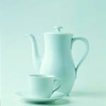 Kaffeekanne und Kaffeetasse von Wagenfeld. Foto: Porzellanmuseum Fürstenberg