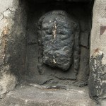 Das verwitterte Relief stellt Jesus Christus dar. Foto: Peter Sierigk