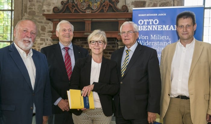 Bei der Buchvorstellung in der Dornse des Altstadtrathauses (von links) Dr. Rainer Zirbeck, der Autor Dr. Horst-Rüdiger Jarck, Kulturdezernentin Dr. Anja Hesse, Präsident der Braunschweigischen Stiftung Gerhard Glogowski und Archivdirektor Dr. Henning Steinführer. Foto: Peter Sierigk