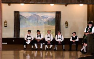 In bayrischen Trachten und mit schönem Alpenblick: Die German-American Society in Nebraska zelebriert deutsche Traditionen. Foto Birte Hennigs