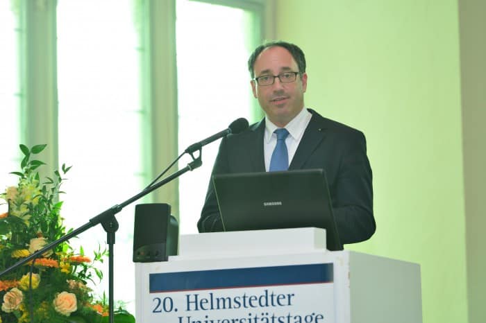 Tobias Henkel, Beiratsvorsitzender der Helmstedter Universitätstage und Direktor der Stiftung Braunschweigischer Kulturbesitz, während der Eröffnung im vergangenen Jahr. Foto: Andreas Greiner-Napp