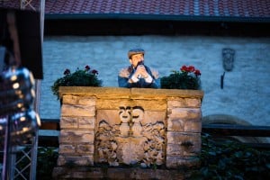 Die historische Burgkulisse bietet immer wieder neue Möglichkeiten der Bühnen-Inszenierung. Hier Sebastiano Lo Medico in der Rolle des Lyonel. Fotos: Sebastian Petersen