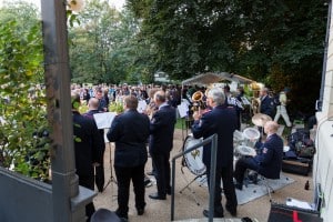 Der Musikzug der Freiwilligen Feuerwehr spielte im Garten des Hauses der Braunschweigischen Stiftungen. Foto: Justus Zeemann