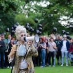 Schauspieler Sven Hoenig unterhielt die Stadtfinder gut. Foto: Justus Zeemann