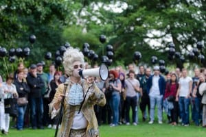 Schauspieler Sven Hoenig unterhielt die Stadtfinder gut. Foto: Justus Zeemann