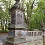 Leider beschmiert: Steinpfosten des Tores. Foto: Thomas Ostwald